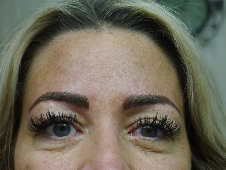 Eyebrow and eyeliner work, photo 2